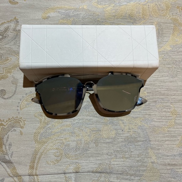Lightly used Dior Cheetah mirrored sunglasses - Picture 9 of 9